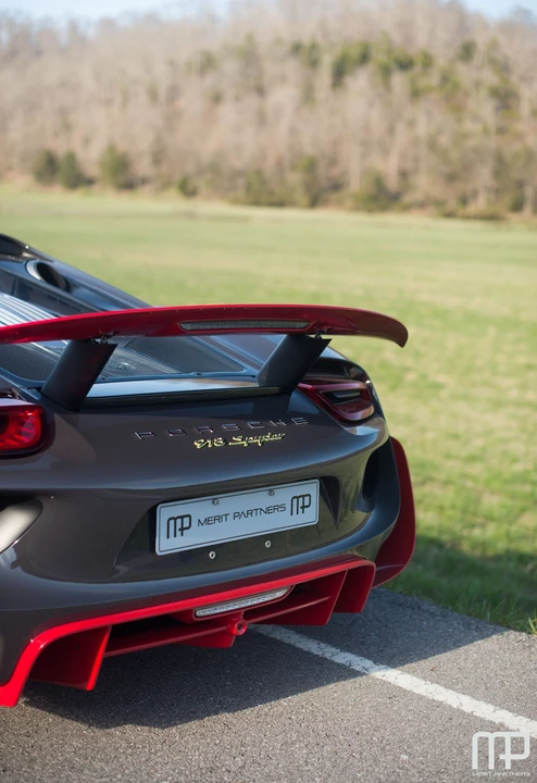 2015 Porsche 918 Spyder - Image 20 of 31