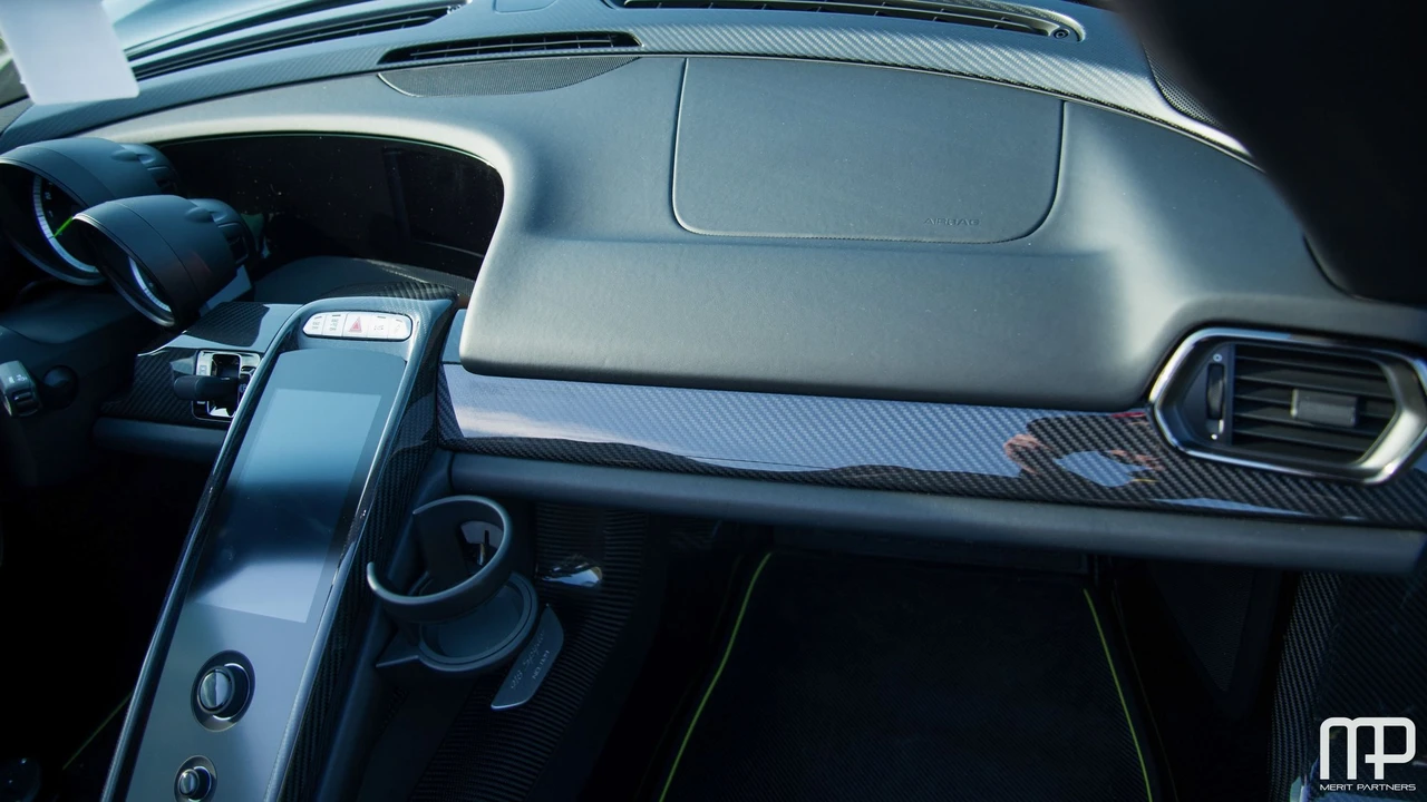 2015 Porsche 918 Spyder - Image 30 of 31