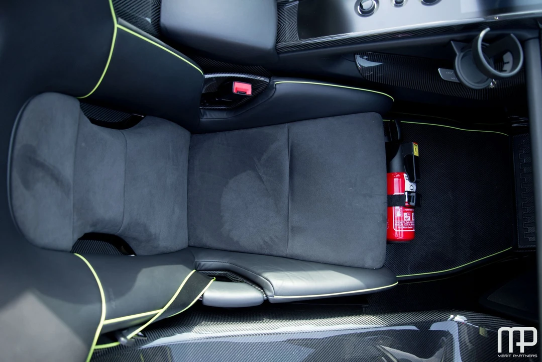 2015 Porsche 918 Spyder - Image 23 of 31
