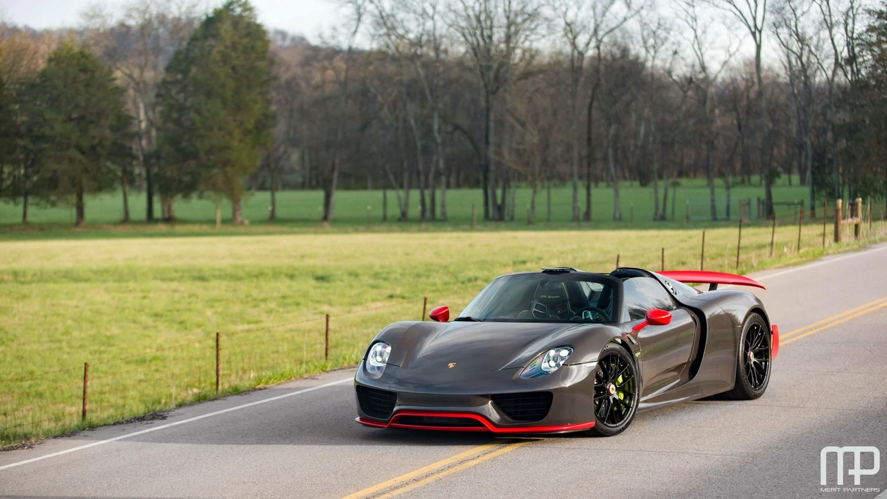 2015 Porsche 918 Spyder - Image 28 of 31