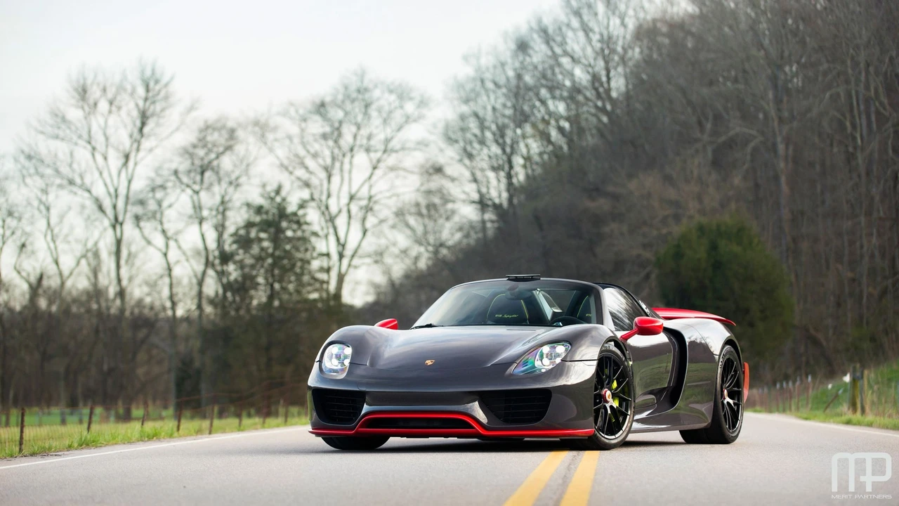 2015 Porsche 918 Spyder - Image 12 of 31