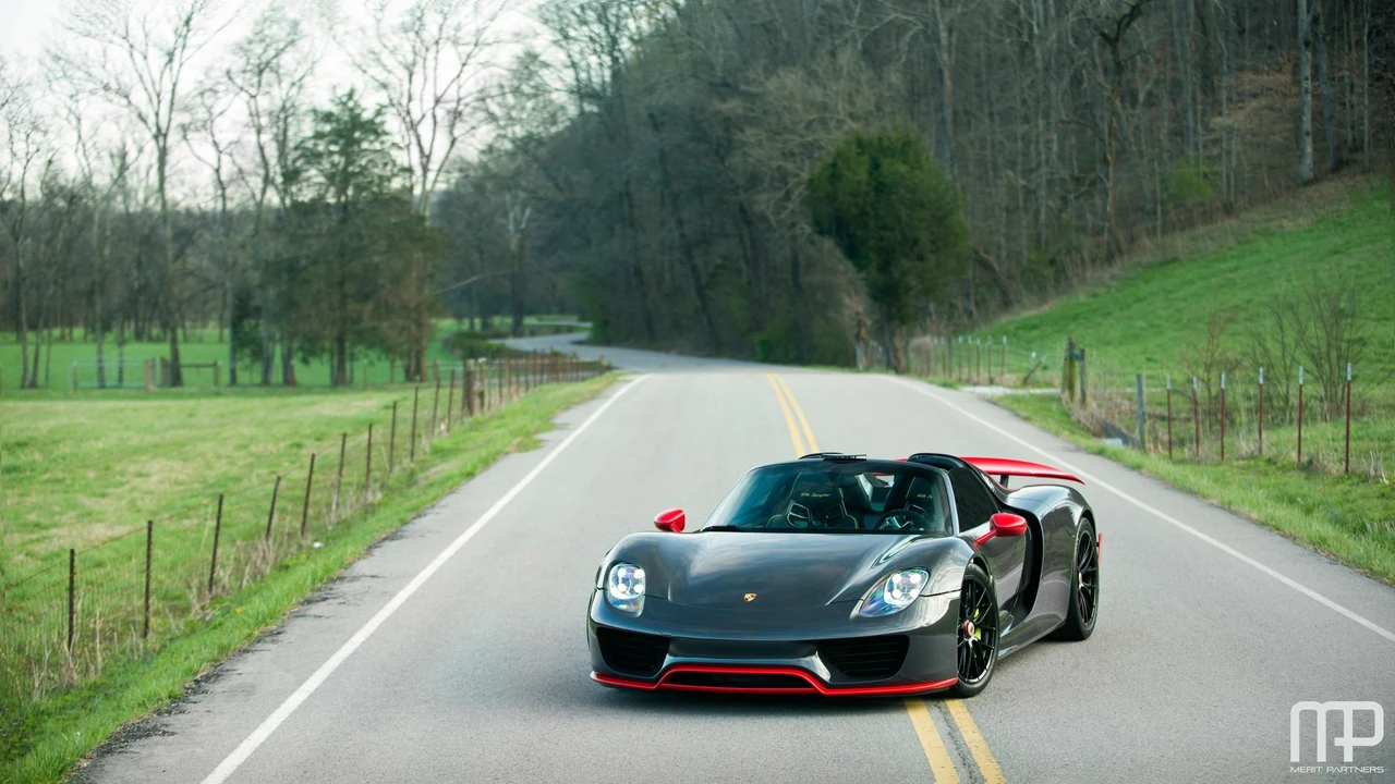 2015 Porsche 918 Spyder - Image 18 of 31