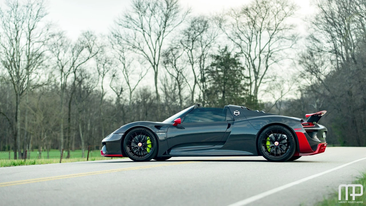 2015 Porsche 918 Spyder - Image 26 of 31