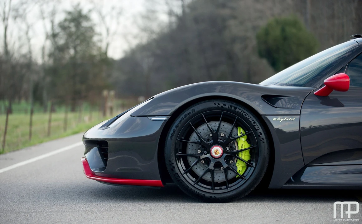2015 Porsche 918 Spyder - Image 17 of 31