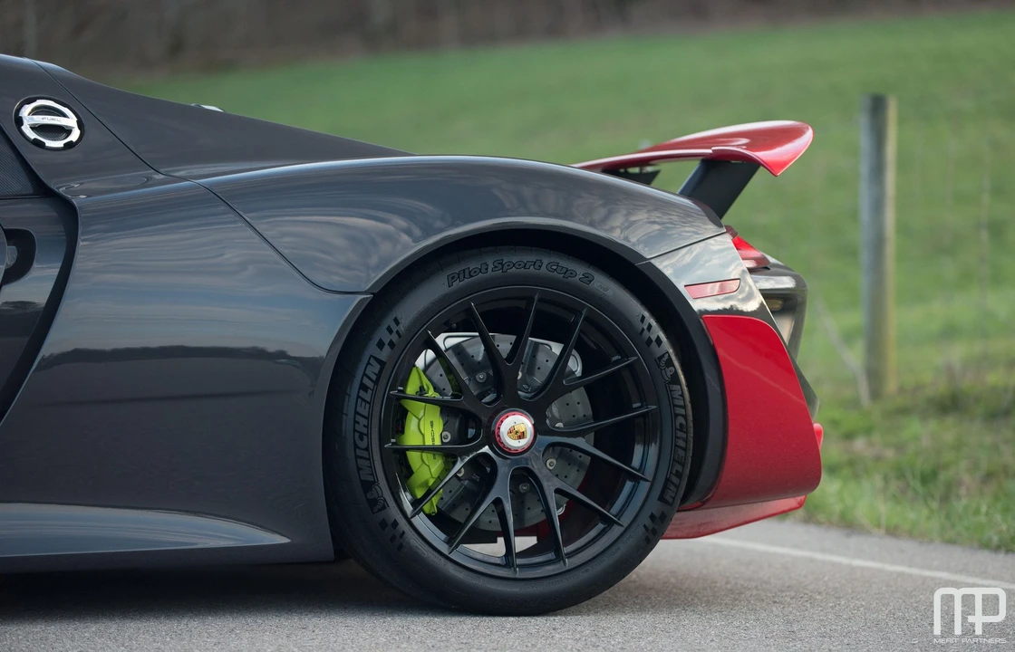 2015 Porsche 918 Spyder - Image 19 of 31