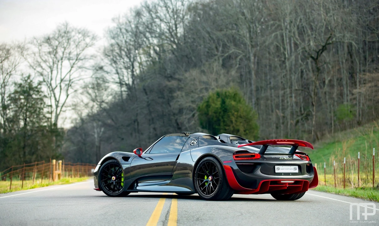 2015 Porsche 918 Spyder - Image 14 of 31