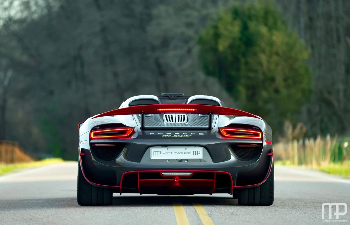2015 Porsche 918 Spyder - Image 13 of 31
