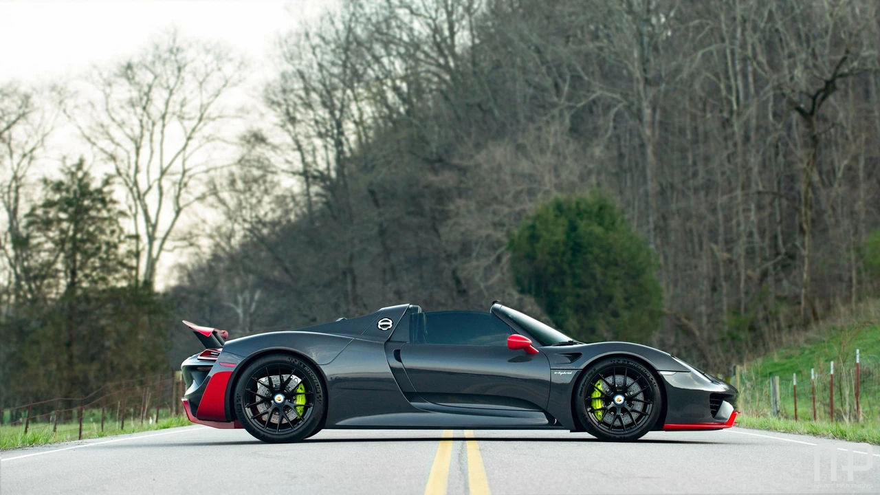 2015 Porsche 918 Spyder - Image 6 of 31