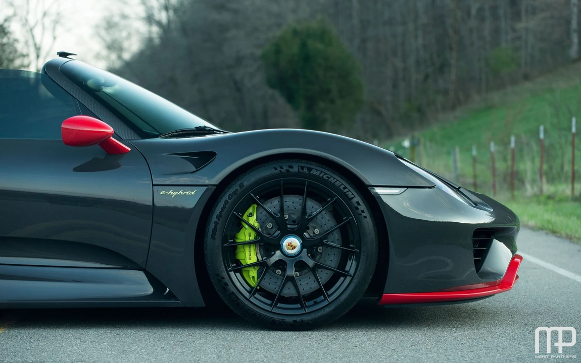 2015 Porsche 918 Spyder - Image 11 of 31