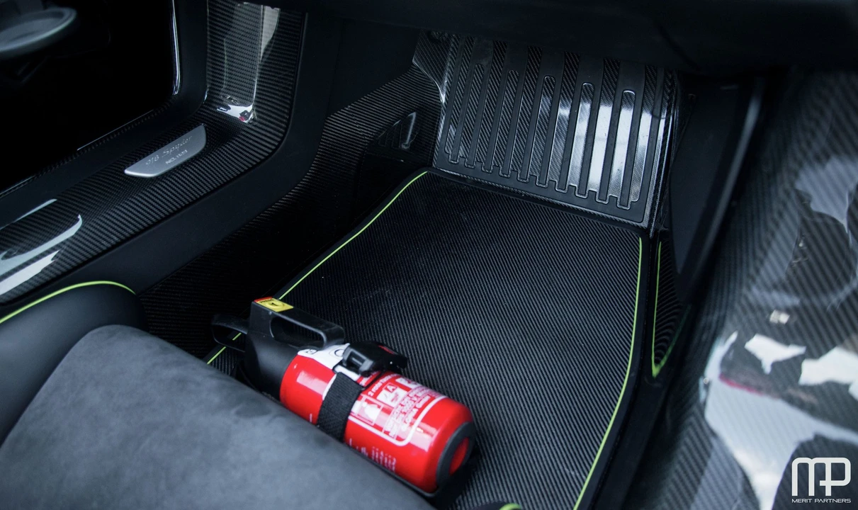 2015 Porsche 918 Spyder - Image 24 of 31