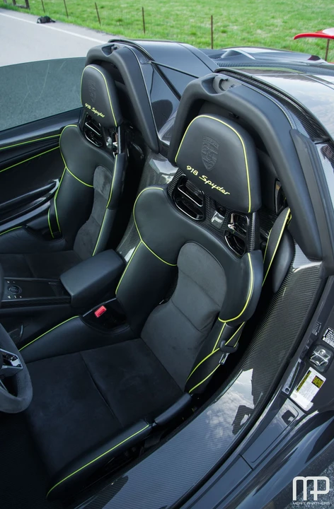 2015 Porsche 918 Spyder - Image 22 of 31