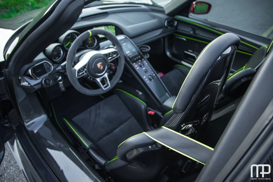 2015 Porsche 918 Spyder - Image 15 of 31