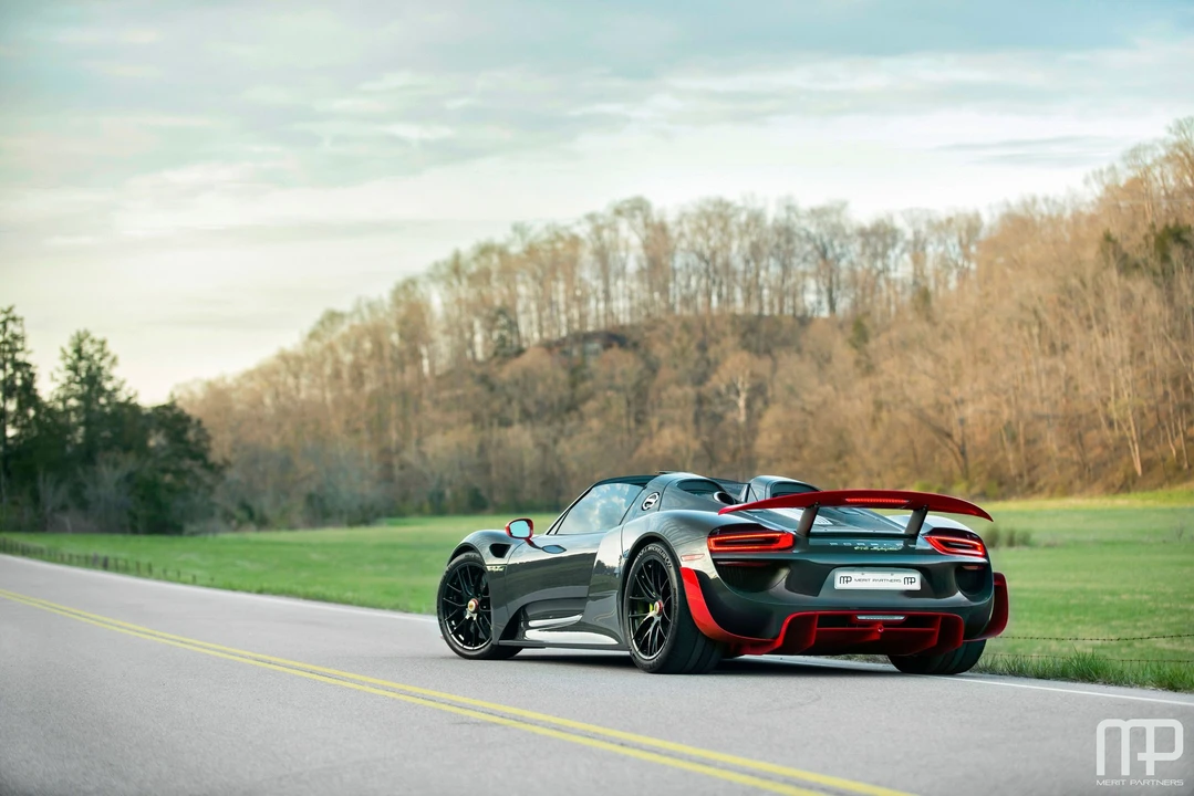 2015 Porsche 918 Spyder - Image 16 of 31