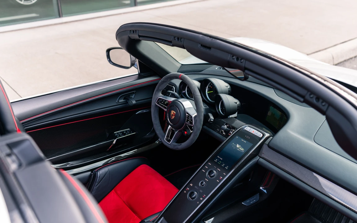 2015 Porsche 918 Spyder - Image 18 of 31