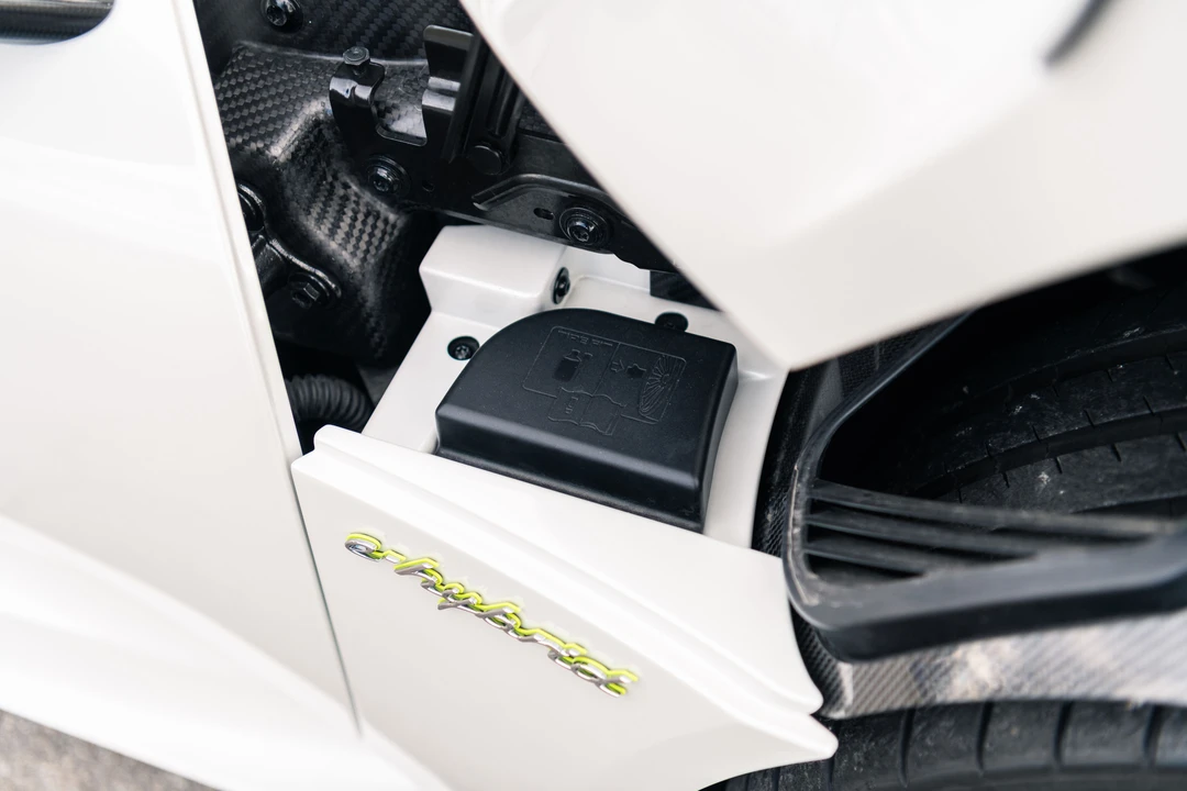 2015 Porsche 918 Spyder - Image 25 of 31
