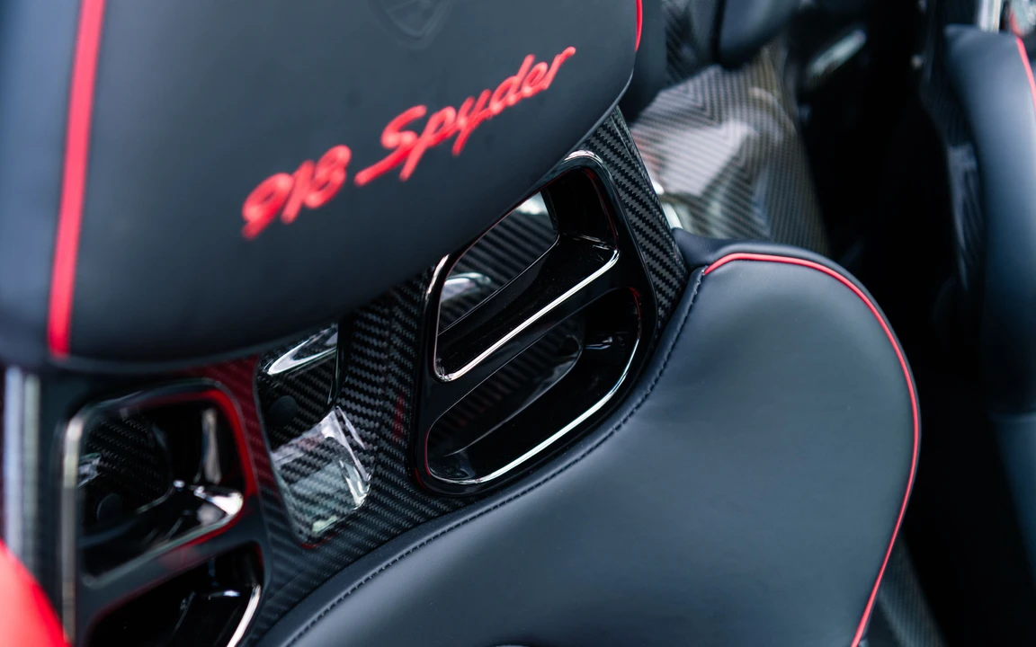 2015 Porsche 918 Spyder - Image 22 of 31