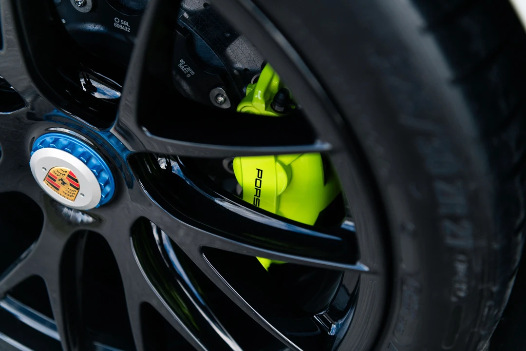 2015 Porsche 918 Spyder - Image 12 of 31