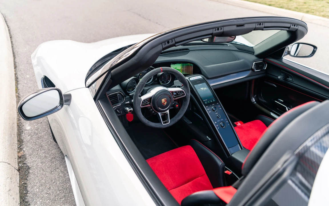 2015 Porsche 918 Spyder - Image 17 of 31