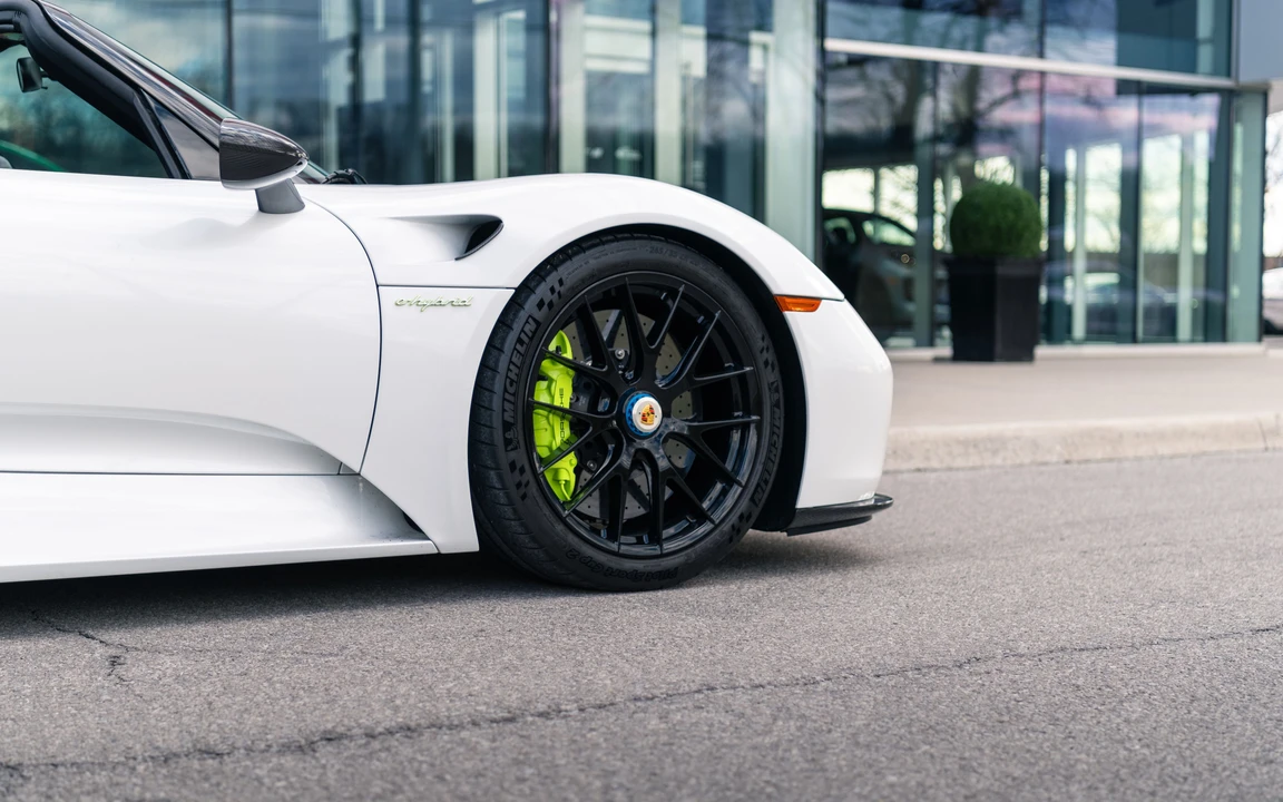 2015 Porsche 918 Spyder - Image 10 of 31