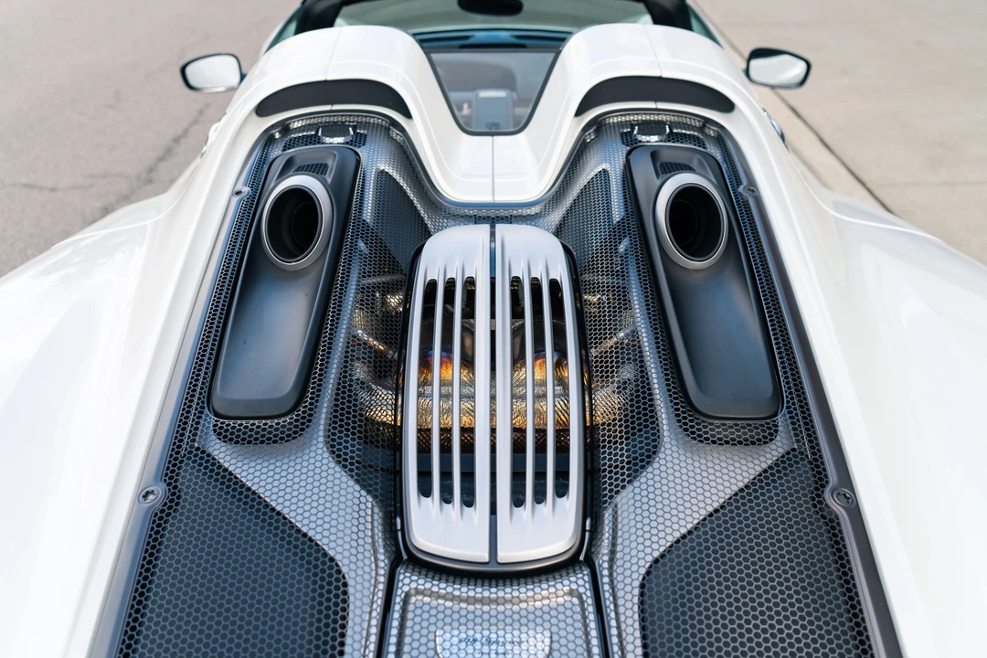 2015 Porsche 918 Spyder - Image 6 of 31
