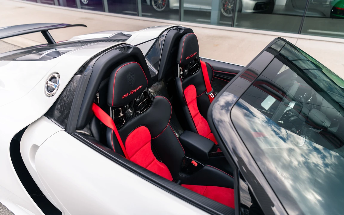 2015 Porsche 918 Spyder - Image 5 of 31