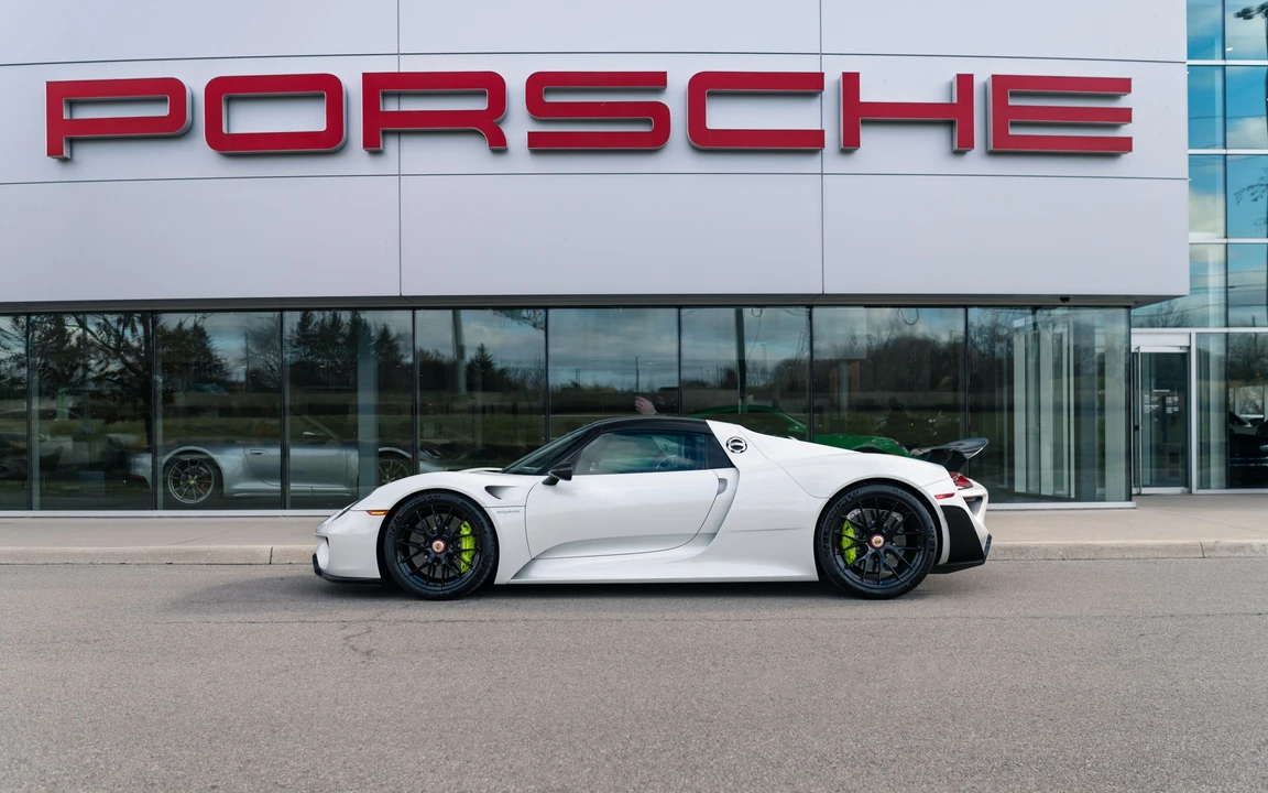 2015 Porsche 918 Spyder - Image 7 of 31