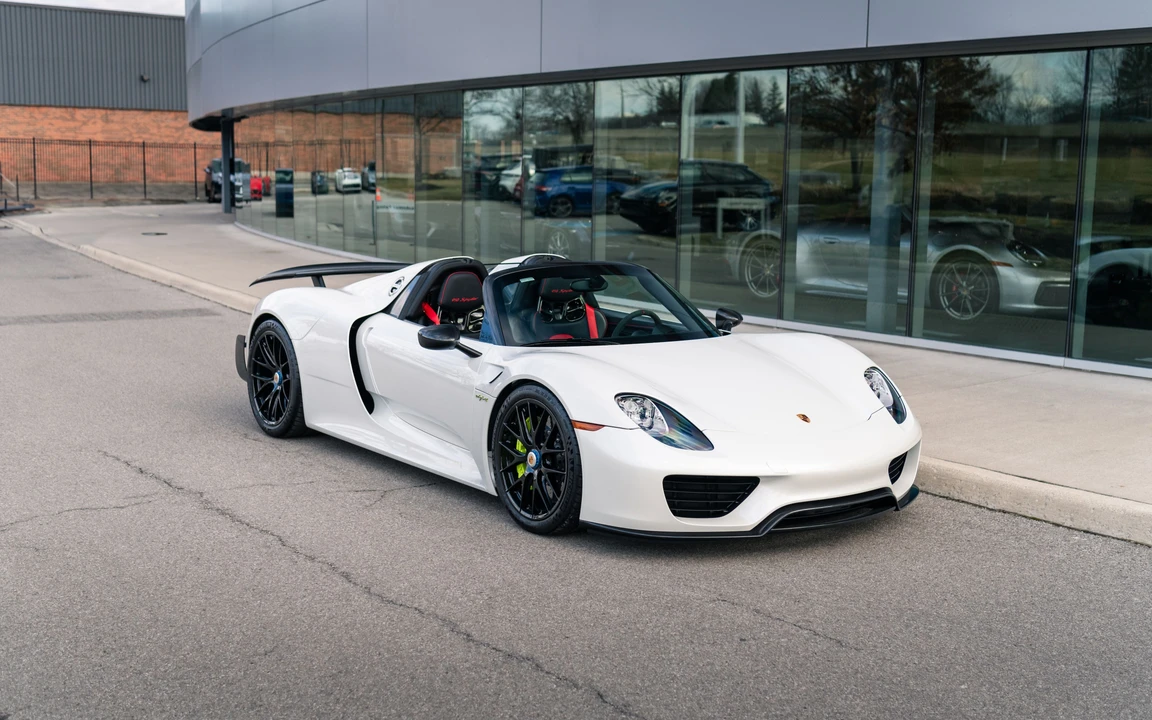 2015 Porsche 918 Spyder - Image 9 of 31