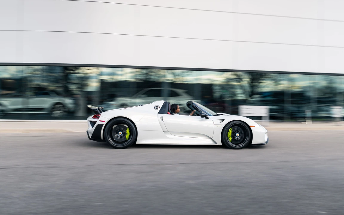 2015 Porsche 918 Spyder - Image 8 of 31