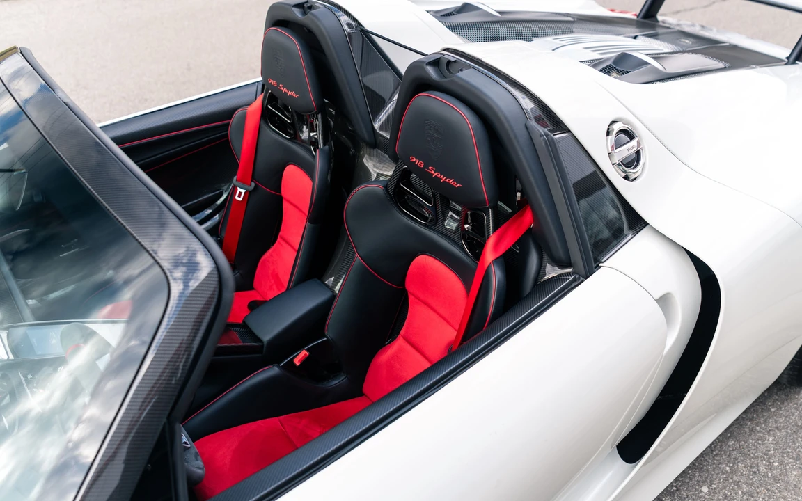 2015 Porsche 918 Spyder - Image 19 of 31