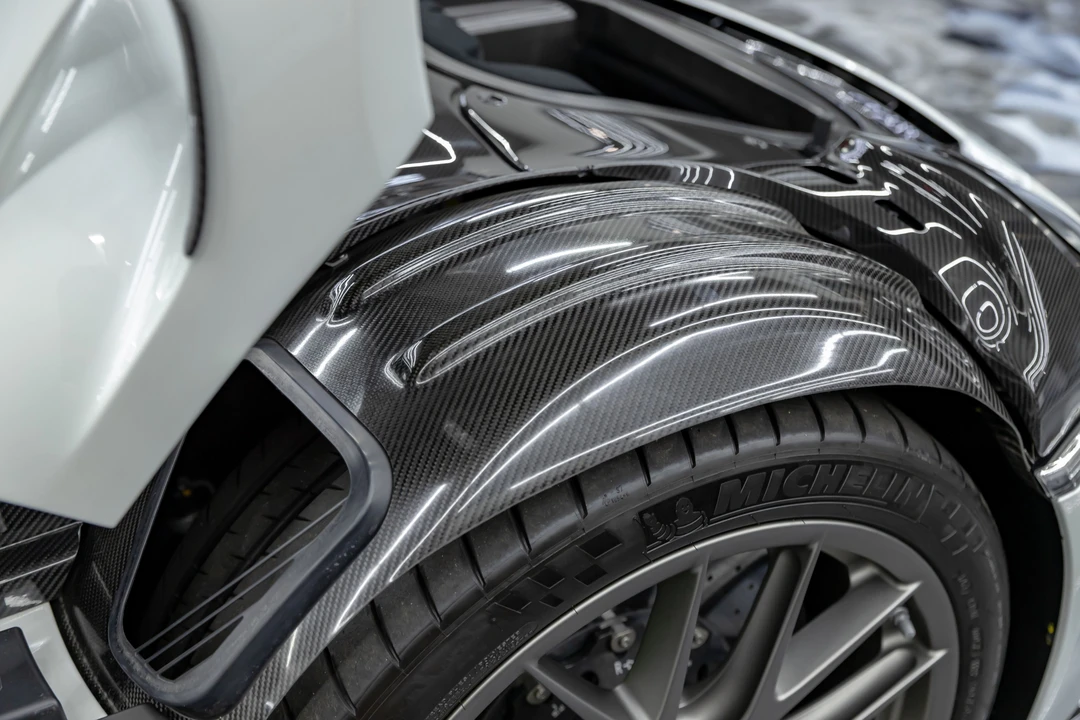 2015 Porsche 918 Spyder - Image 10 of 31