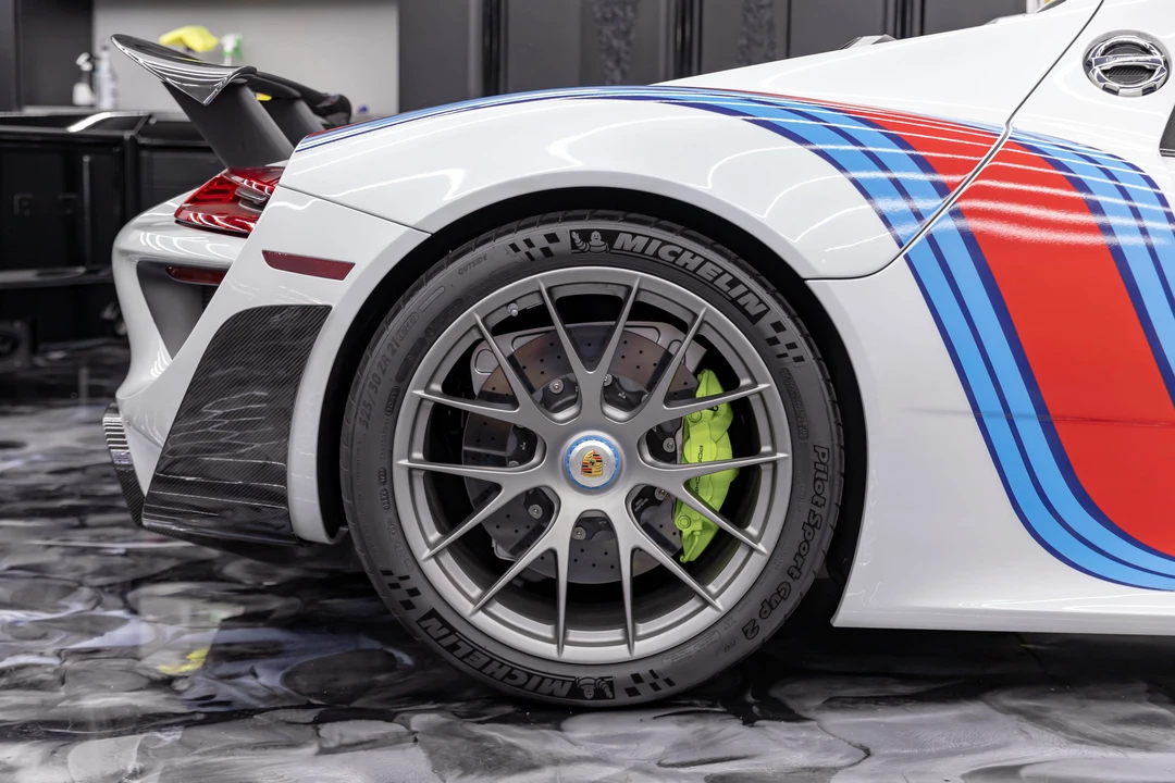 2015 Porsche 918 Spyder - Image 17 of 31