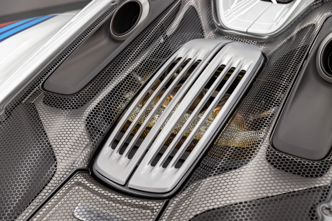 2015 Porsche 918 Spyder - Image 8 of 31