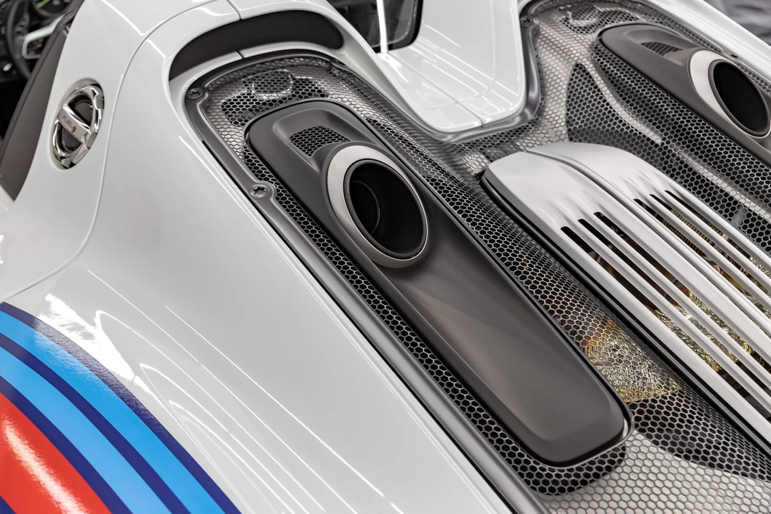 2015 Porsche 918 Spyder - Image 27 of 31