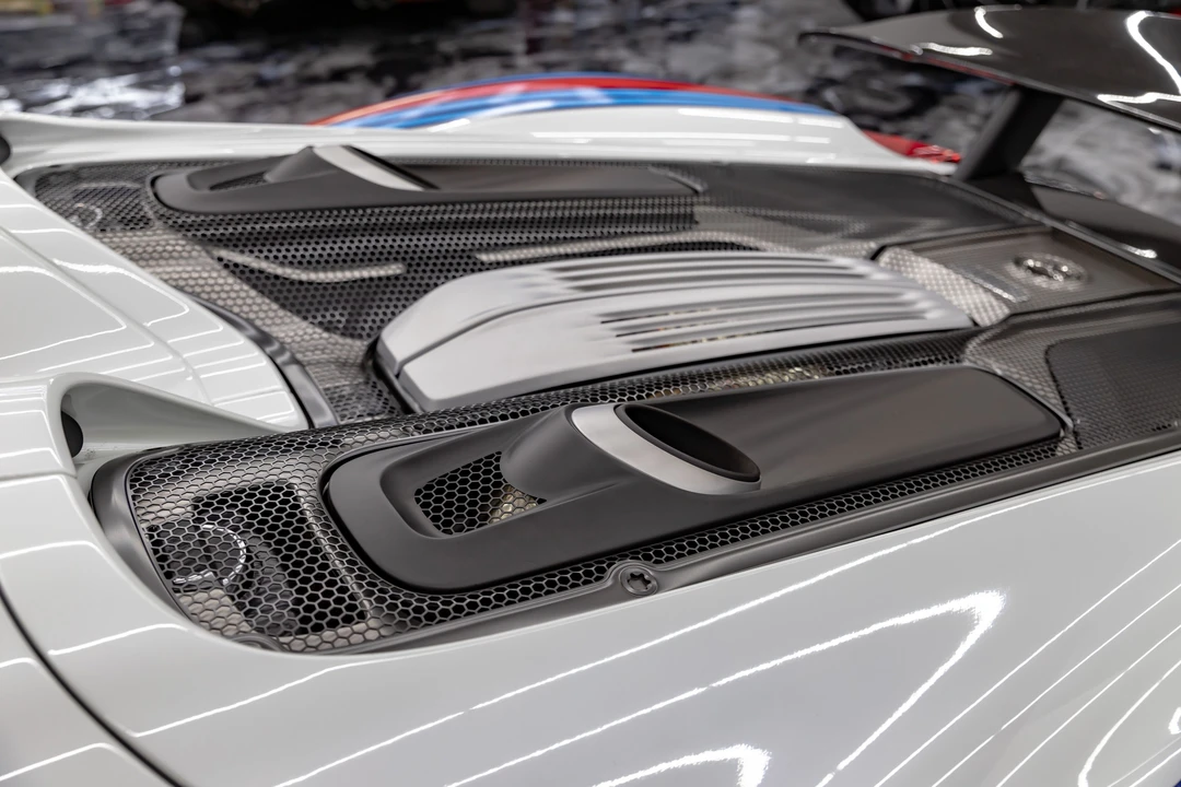 2015 Porsche 918 Spyder - Image 25 of 31