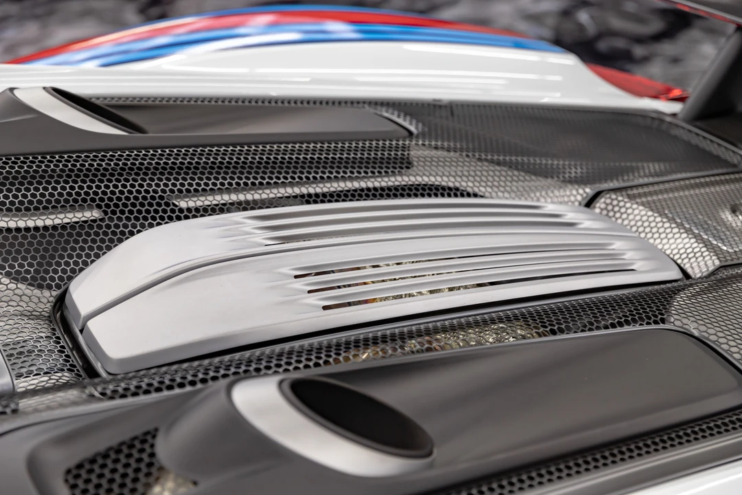 2015 Porsche 918 Spyder - Image 24 of 31