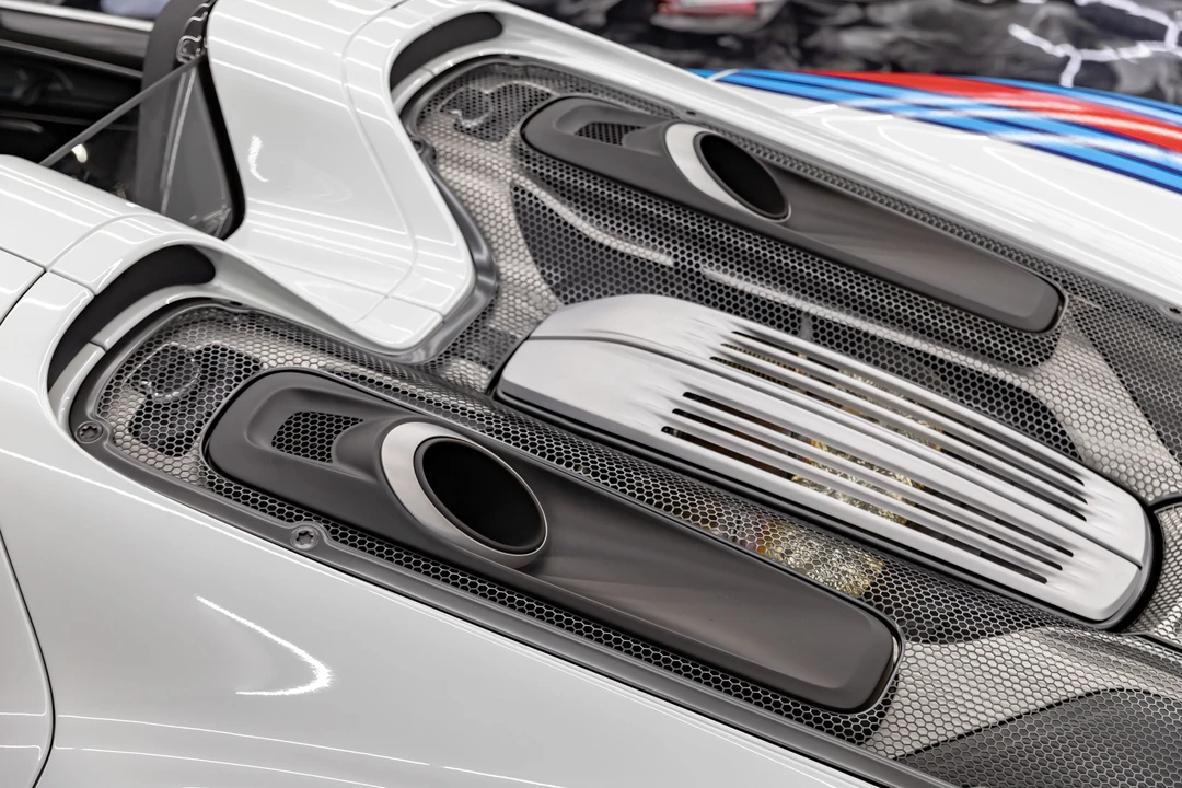 2015 Porsche 918 Spyder - Image 18 of 31