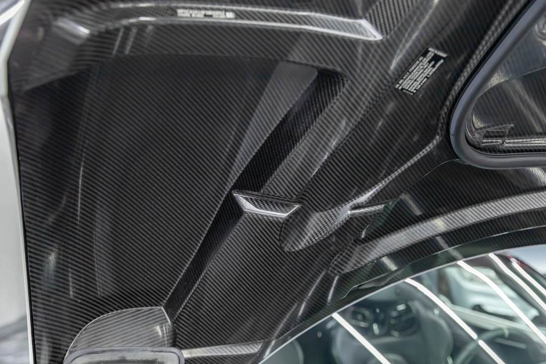2015 Porsche 918 Spyder - Image 16 of 31