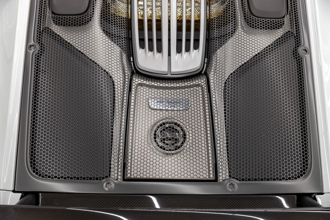 2015 Porsche 918 Spyder - Image 30 of 31