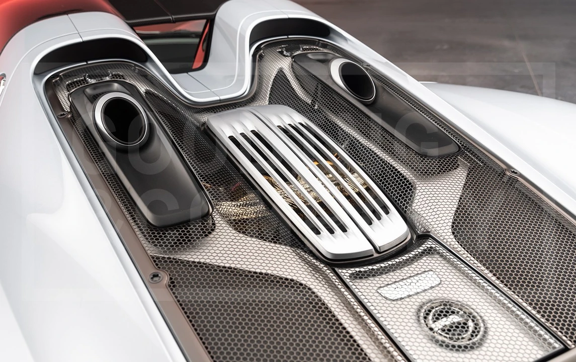 2015 Porsche 918 Spyder - Image 16 of 17