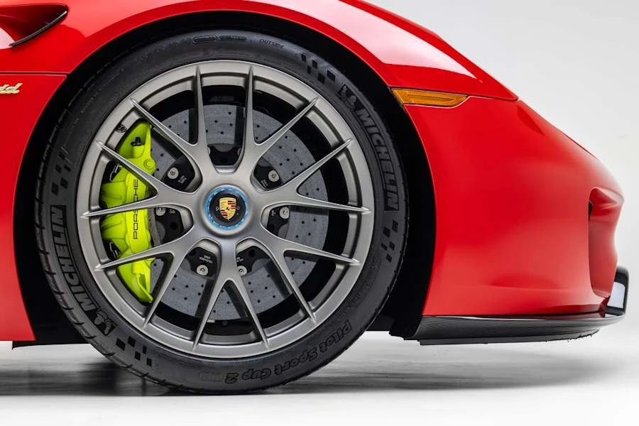 2015 Porsche 918 Spyder - Image 15 of 31
