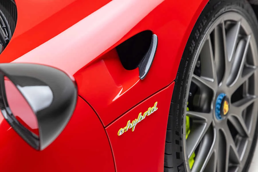 2015 Porsche 918 Spyder - Image 11 of 31