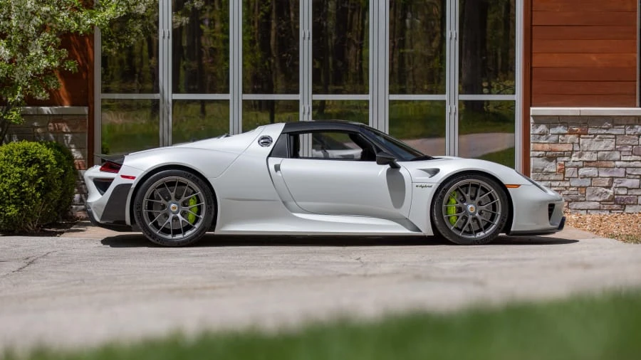 2015 Porsche 918 Spyder - Image 2 of 31