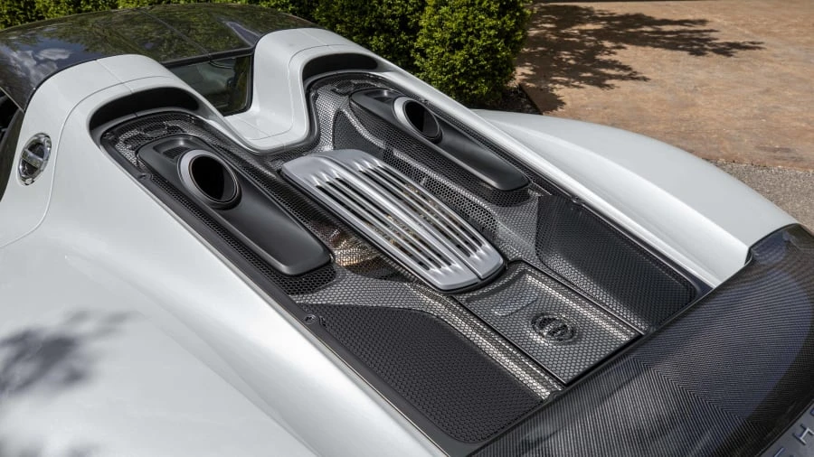 2015 Porsche 918 Spyder - Image 6 of 31