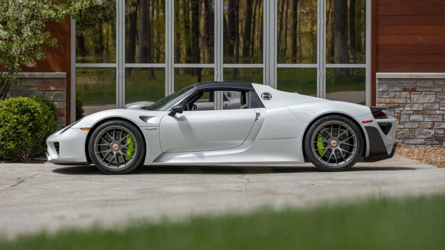 2015 Porsche 918 Spyder - Image 8 of 31