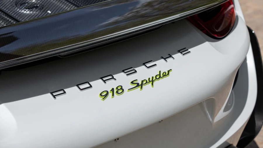 2015 Porsche 918 Spyder - Image 9 of 31