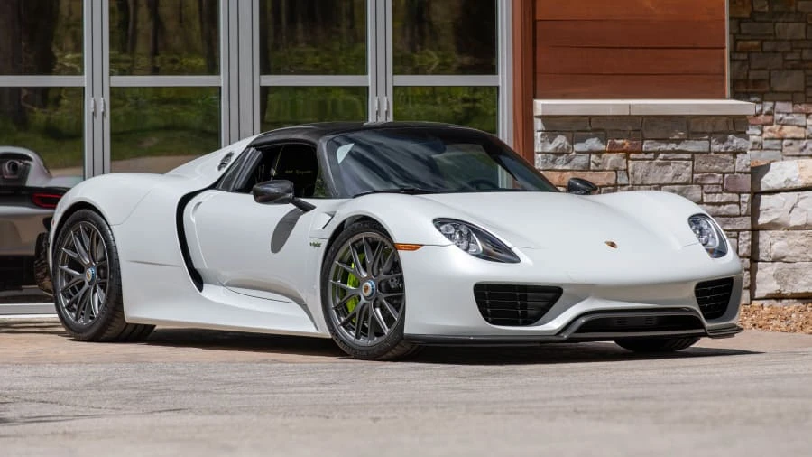 2015 Porsche 918 Spyder - Image 12 of 31