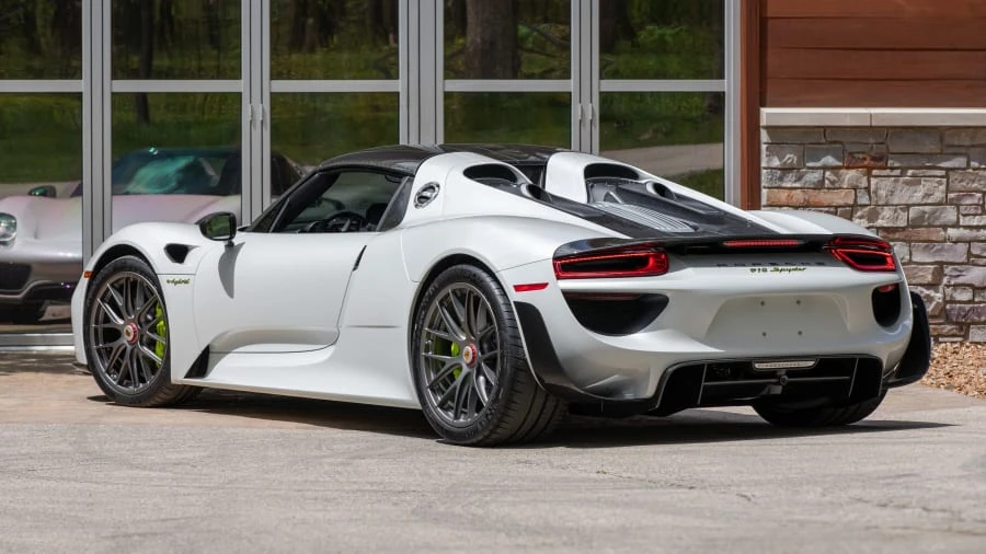 2015 Porsche 918 Spyder - Image 13 of 31