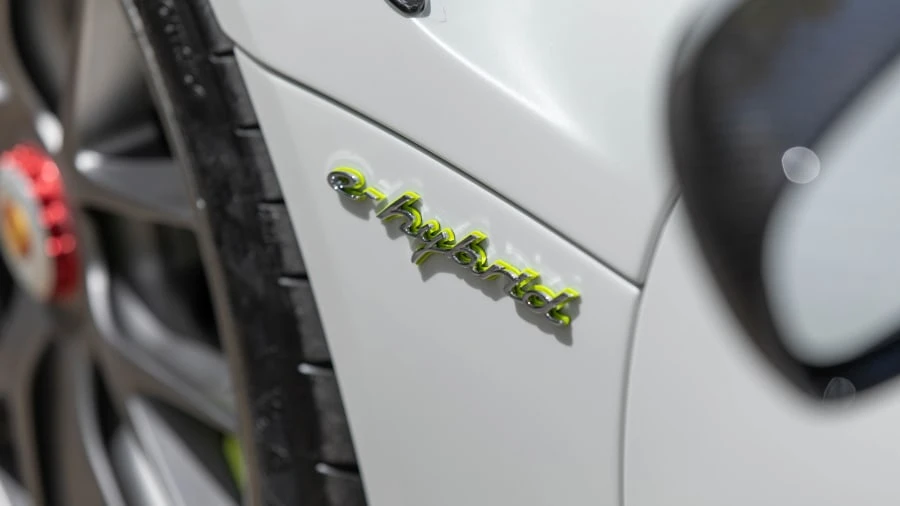 2015 Porsche 918 Spyder - Image 17 of 31