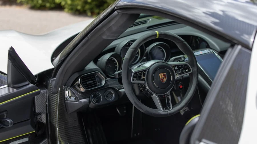 2015 Porsche 918 Spyder - Image 19 of 31