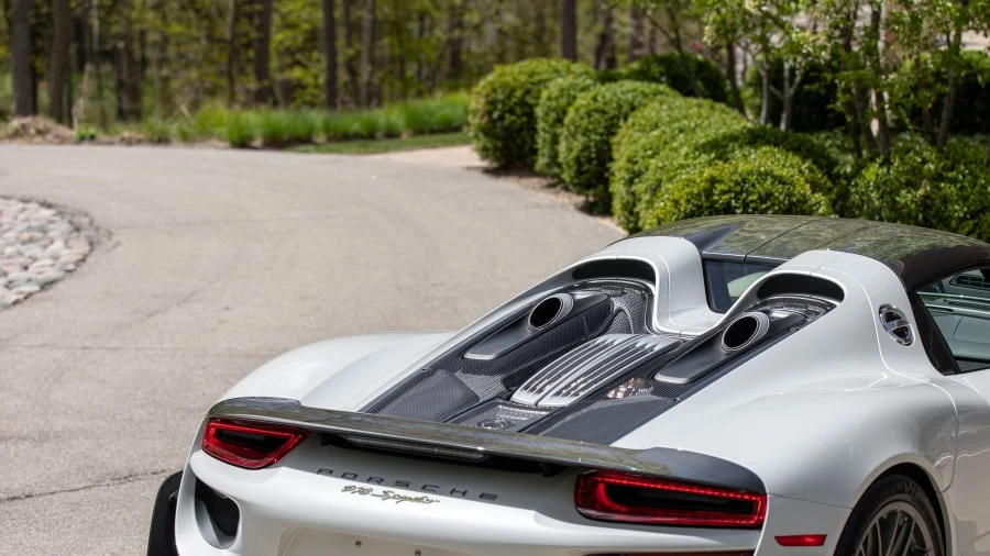 2015 Porsche 918 Spyder - Image 20 of 31